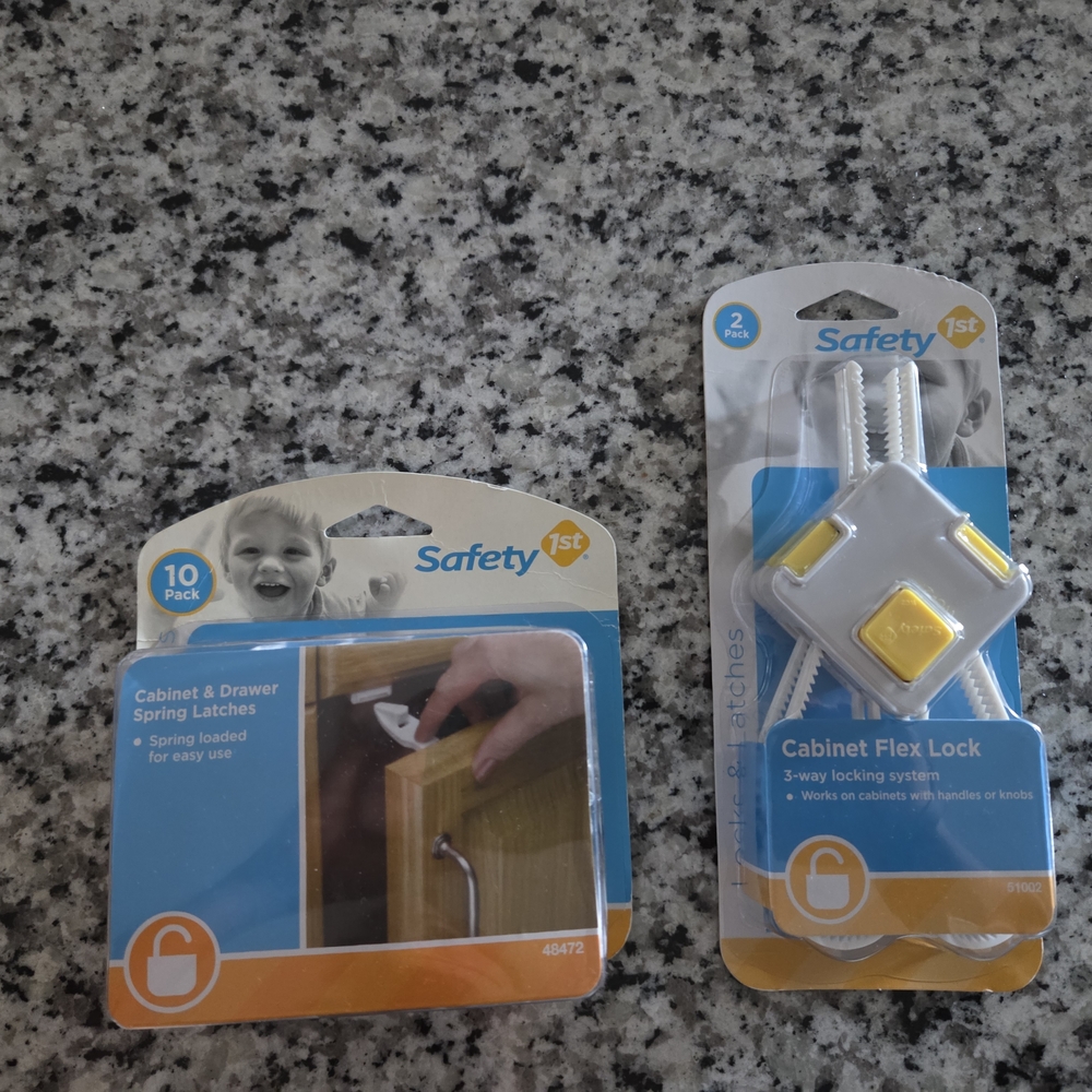Cabinet Flex Lock - White and Yellow
